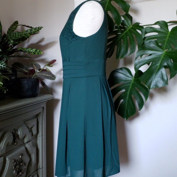 ModCloth V.I.Pleased Dress in Forest - Picture 3 of 6